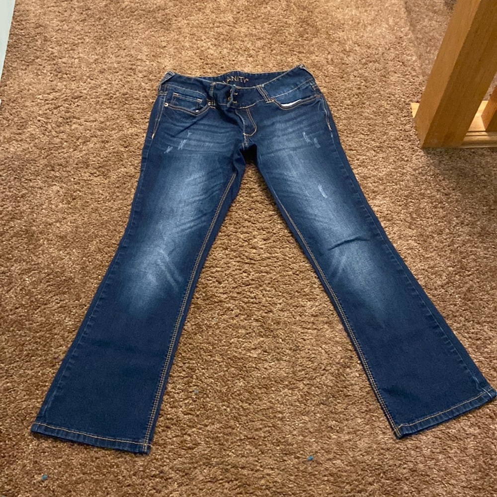 Vanity double button slim thigh flare bottom jeans.